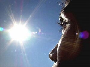 Không Bảo Vệ Mắt Trong Ánh Sáng Mặt Trời làm hại sức khỏe của mắt